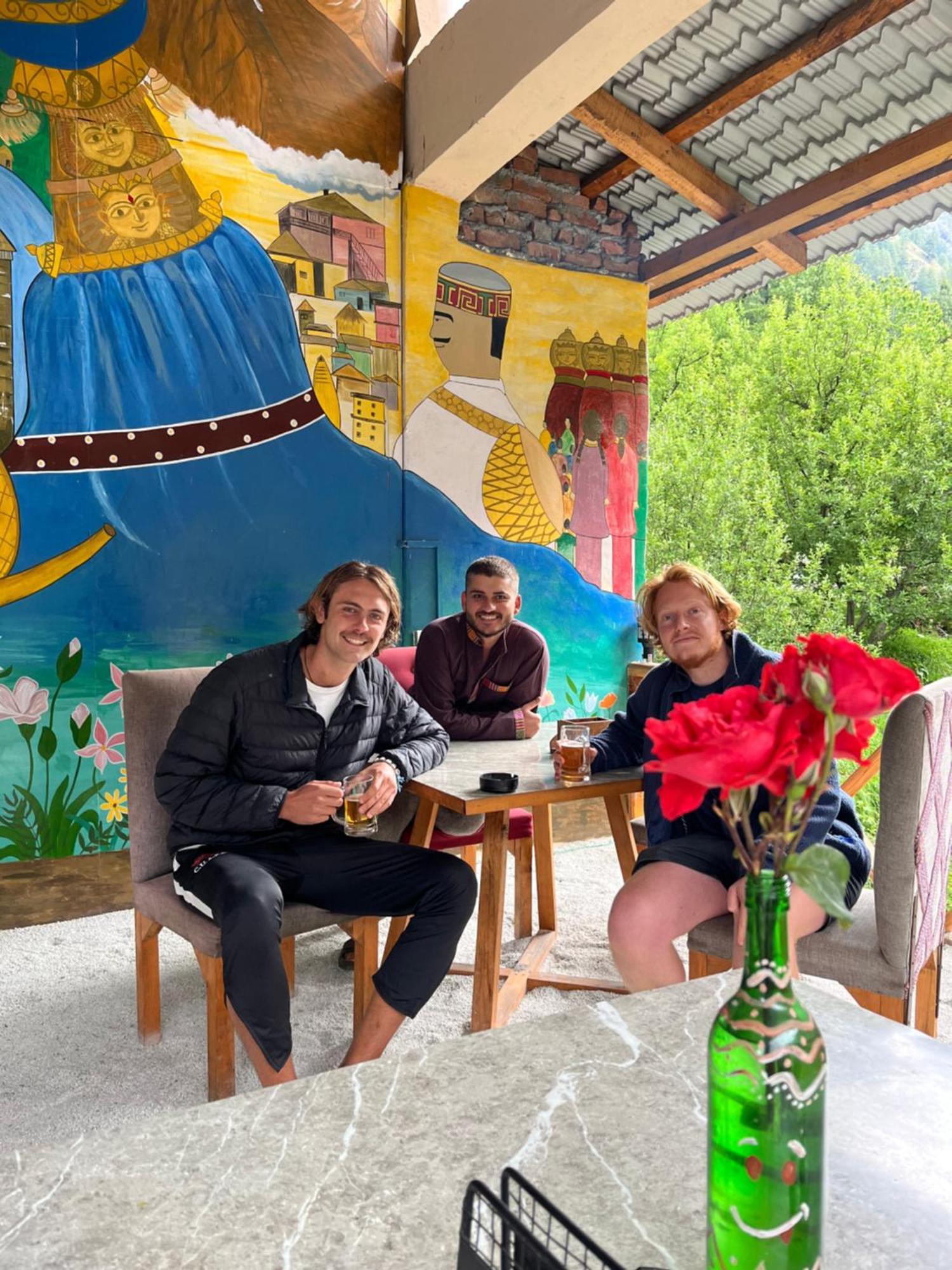 Thepahadians Food & Stay Jibhi Екстер'єр фото